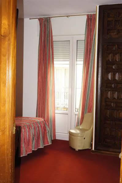 Hostal La Numantina Logroño Exterior foto