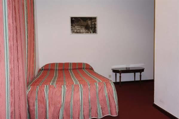 Hostal La Numantina Logroño Exterior foto